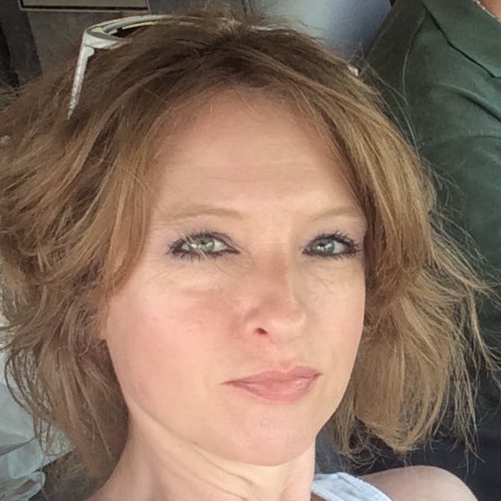 Meet your Posher, Maura